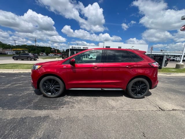 Used 2024 Ford Edge ST-Line w/ Class II Trailer Tow Package AWD/4WD image 9