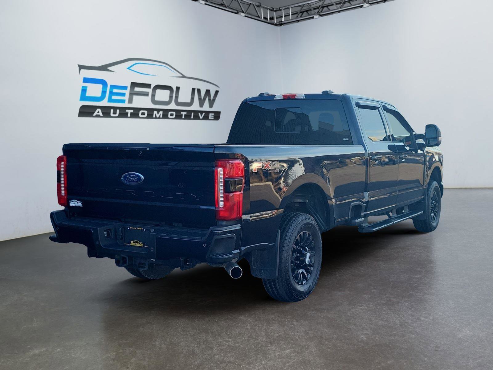 Used 2023 Ford F250 XLT w/ XLT Premium Package image 3