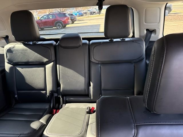 Used 2025 Ford Expedition Platinum image 15