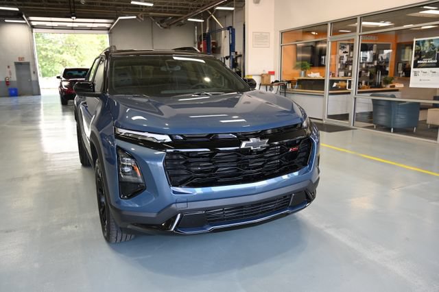 New 2027 Chevrolet Equinox RS FWD image 3