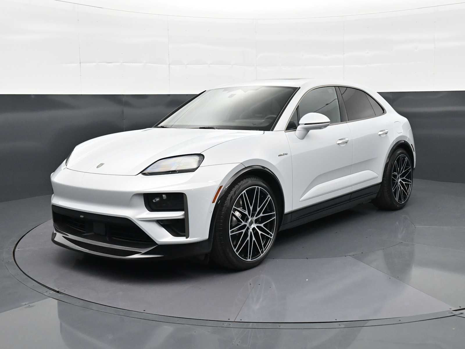 New 2026 Porsche Macan Turbo Electric AWD/4WD image 1