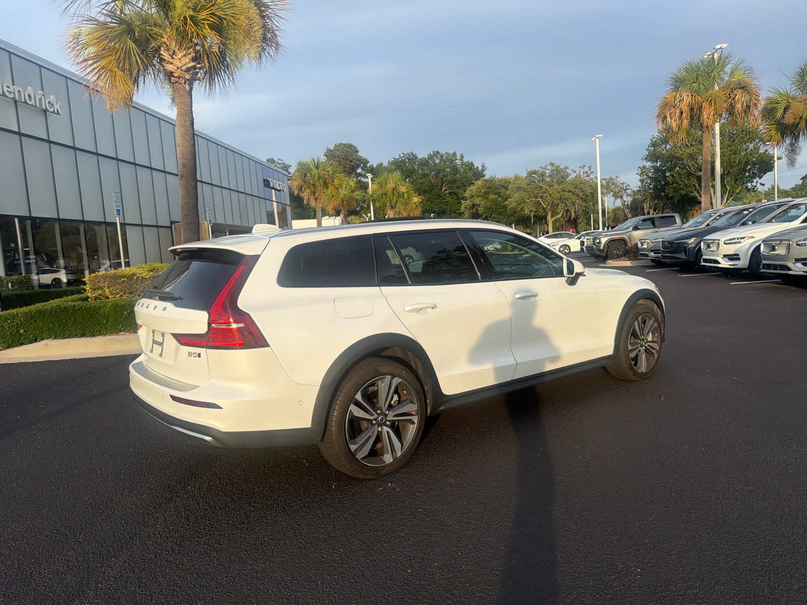 Used 2024 Volvo V60 B5 Cross Country Plus w/ Protection Package Premier AWD/4WD image 23