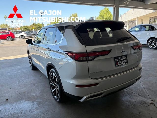 Used 2025 Mitsubishi Outlander SE image 5