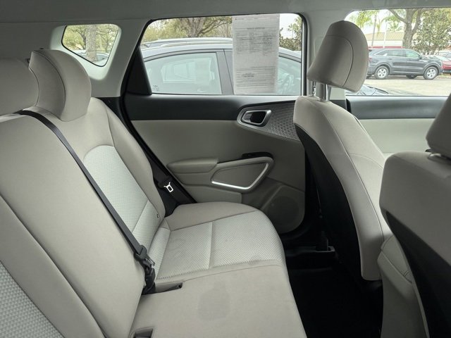 Certified 2025 Kia Soul LX image 6