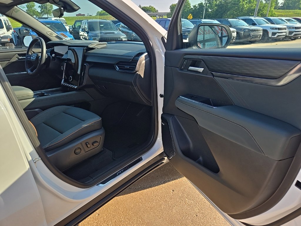 Used 2026 GMC Acadia AT4 w/ Luxury Package AWD/4WD image 80