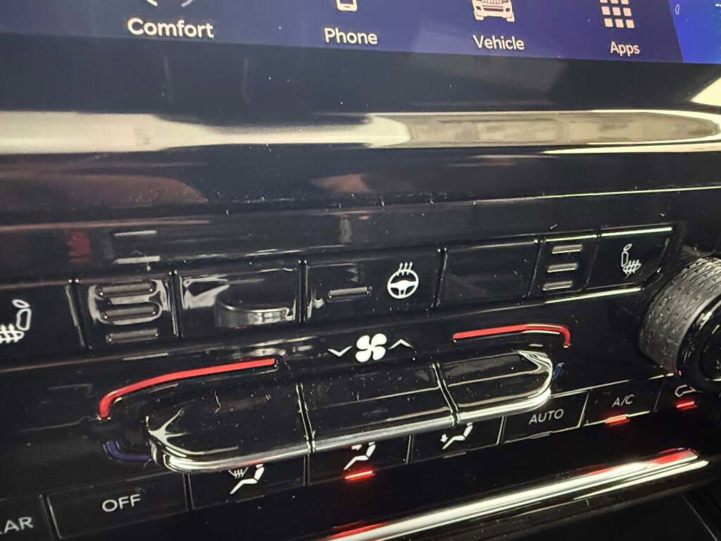 New 2025 Jeep Grand Cherokee Limited w/ Black Appearance Package image 28