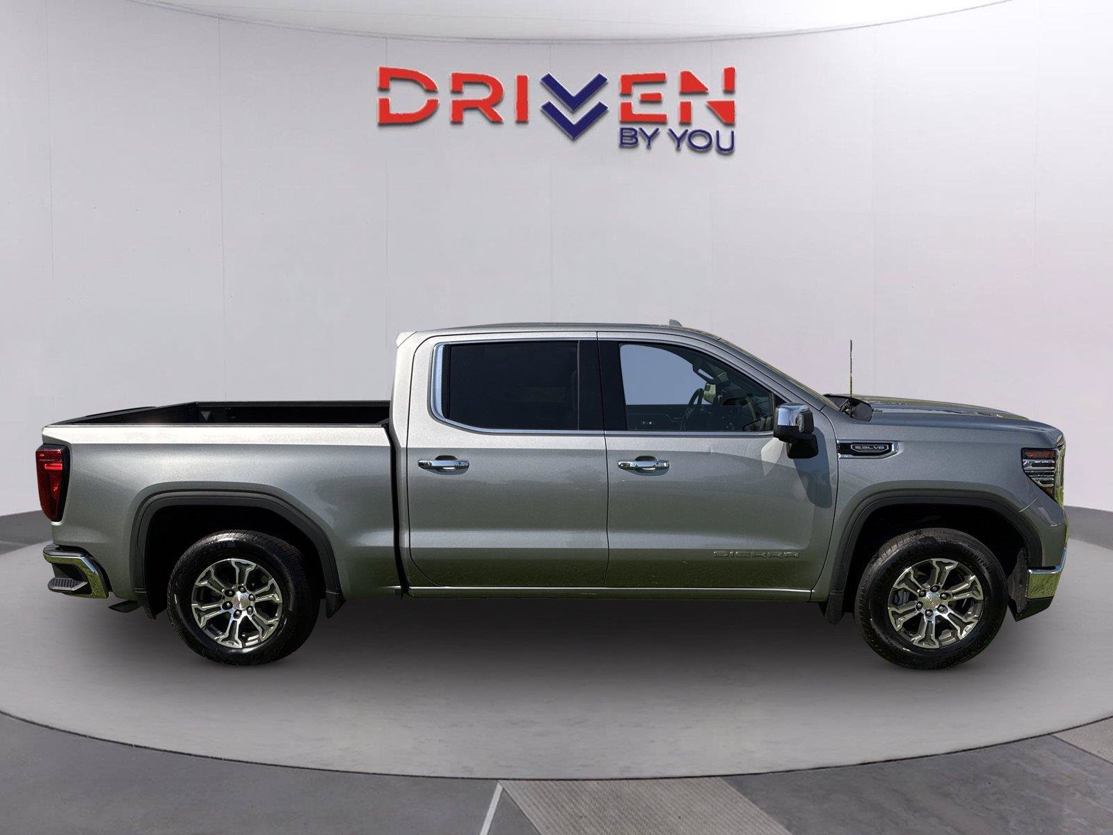 Used 2025 GMC Sierra 1500 SLT RWD image 3
