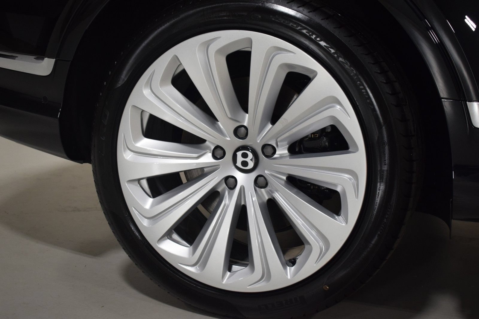 New 2025 Bentley Bentayga AWD/4WD image 6
