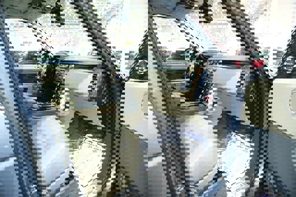 Used 2018 Land Rover Range Rover Long Wheelbase Supercharged image 38