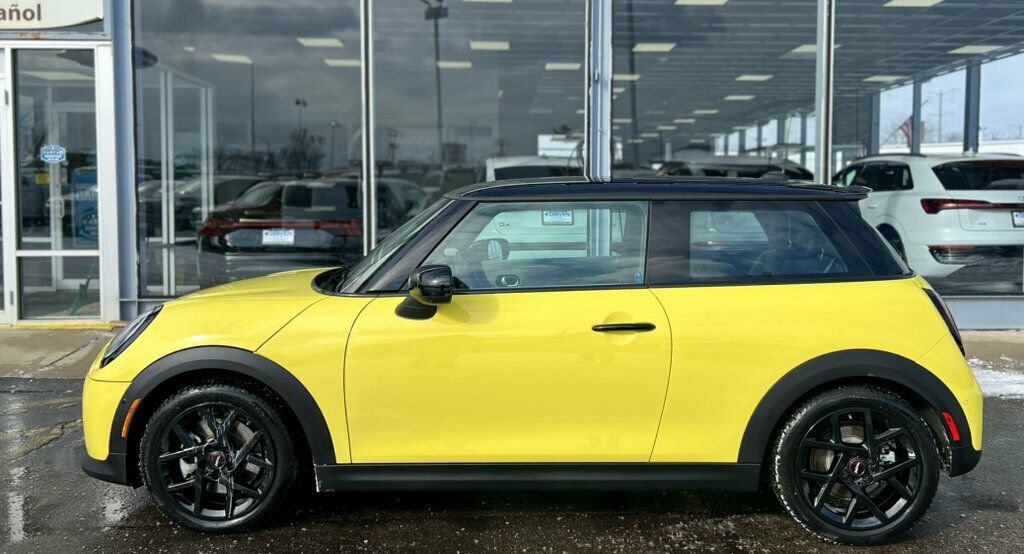 Used 2025 MINI Cooper S FWD image 32