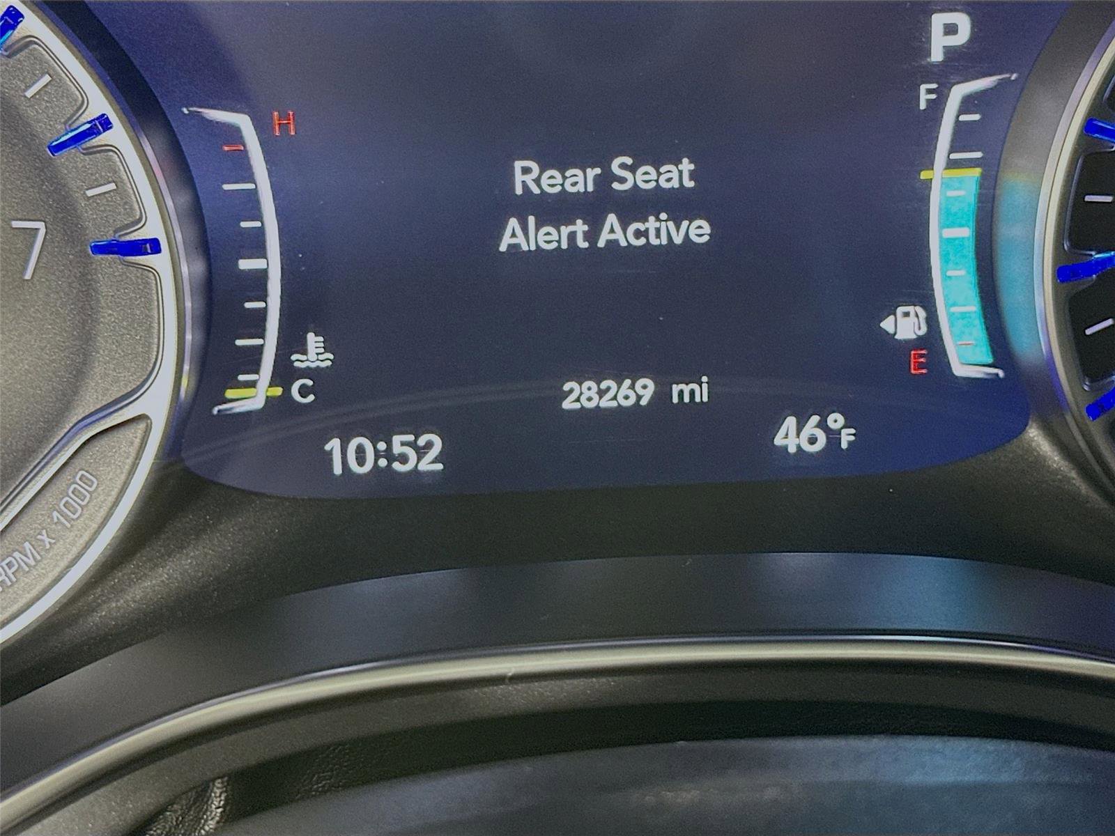 Used 2025 Chrysler Pacifica Limited image 13