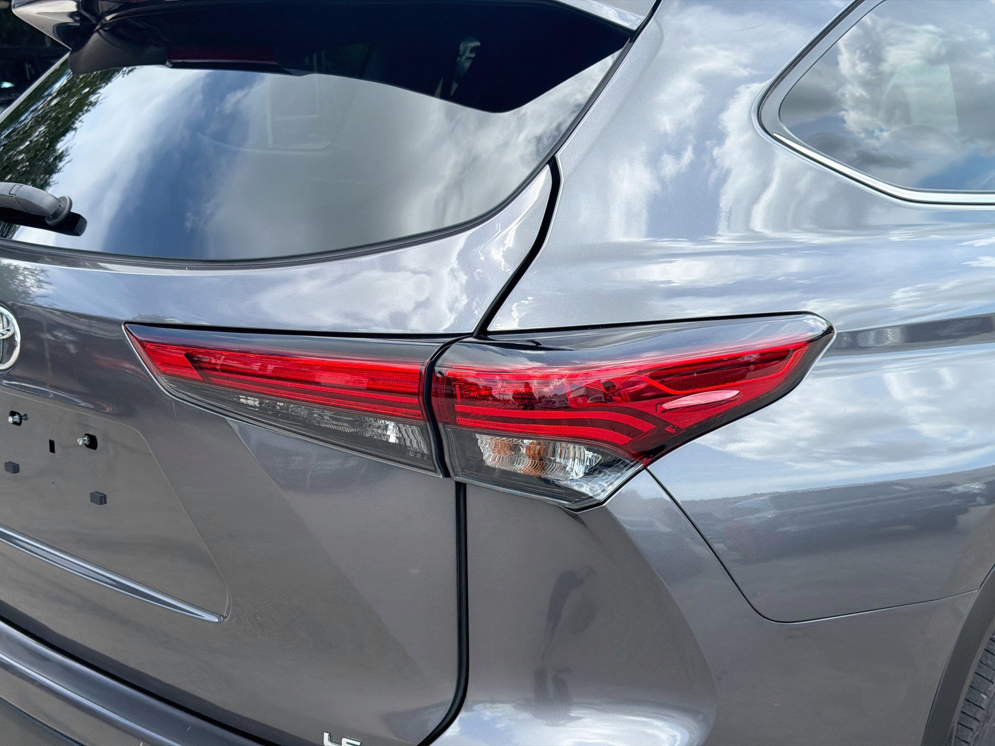Used 2023 Toyota Highlander LE FWD image 27