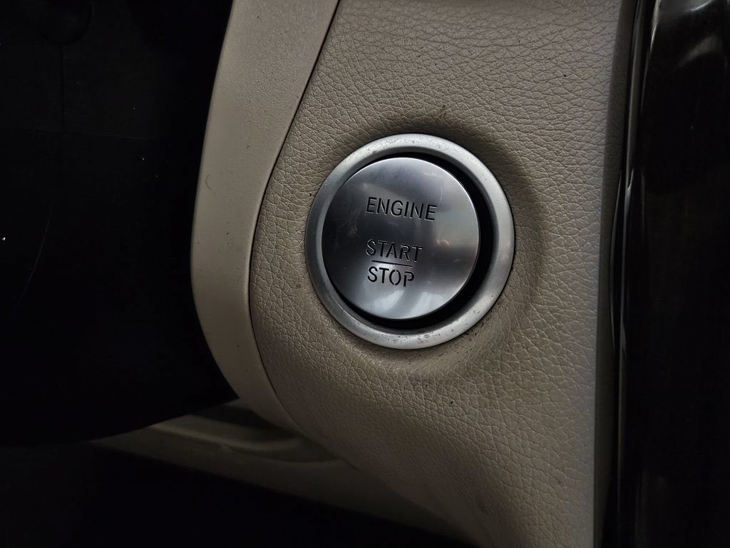 Used 2019 Mercedes-Benz GLC 300 4MATIC w/ Premium Package image 16