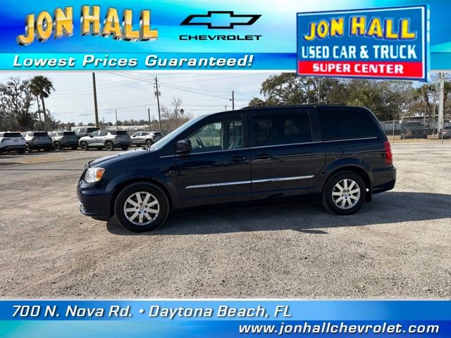 Used 2014 Chrysler Town & Country Touring image 4
