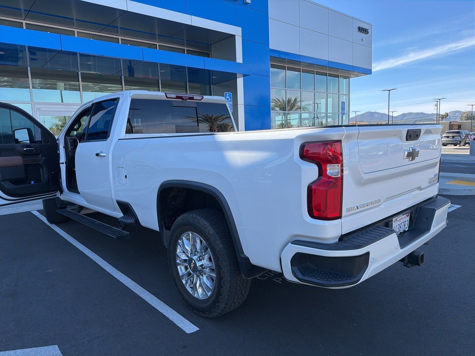Used 2023 Chevrolet Silverado 2500 High Country w/ Z71 Off-Road Package image 6
