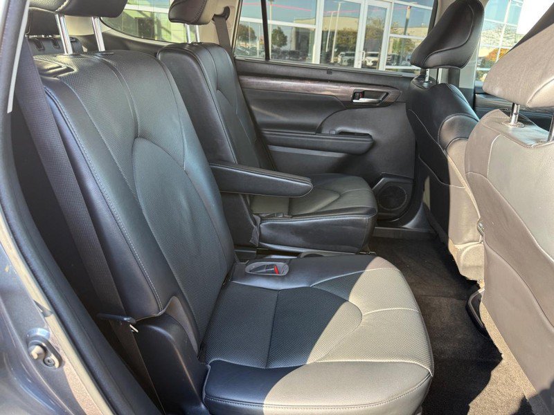 Used 2023 Toyota Highlander Limited AWD/4WD image 12