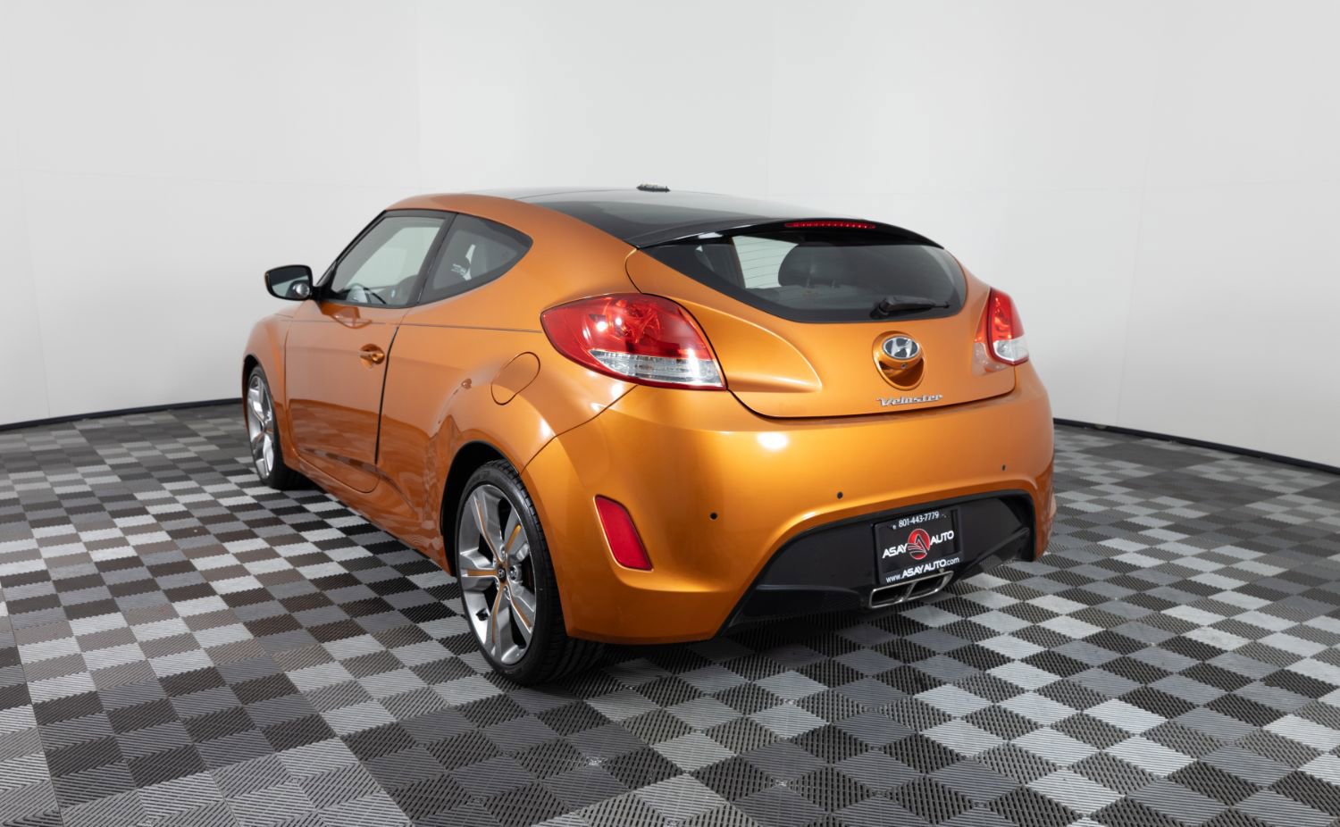 Used 2012 Hyundai Veloster w/ Style Pkg image 4