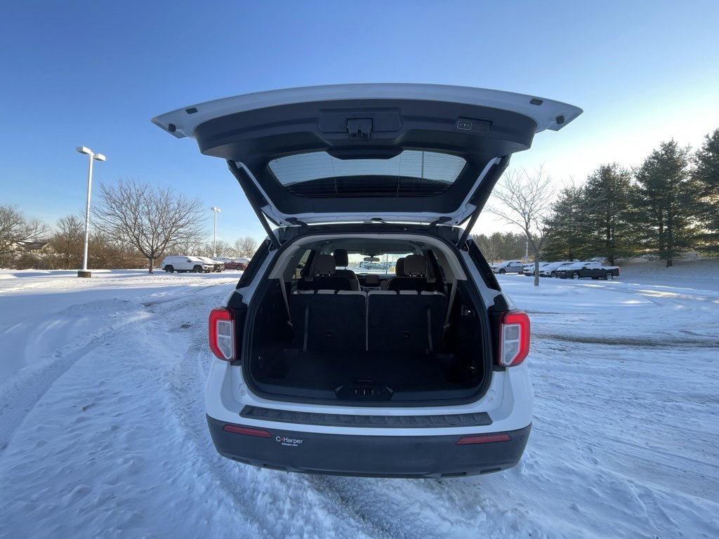 Used 2022 Ford Explorer XLT image 16