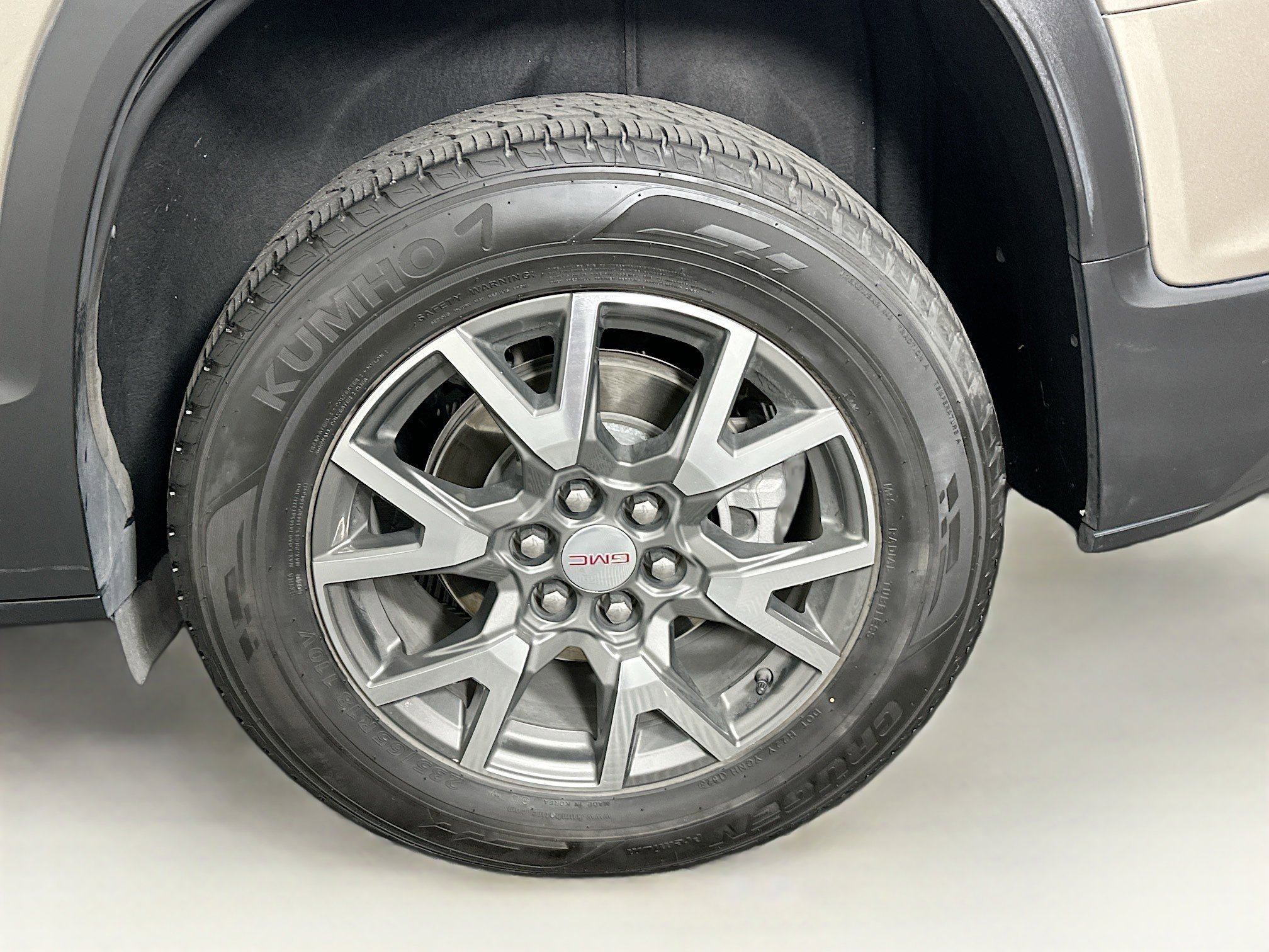 Used 2023 GMC Acadia SLE image 11