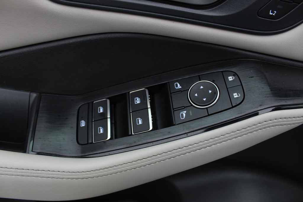Used 2023 Nissan Rogue SL AWD/4WD image 13