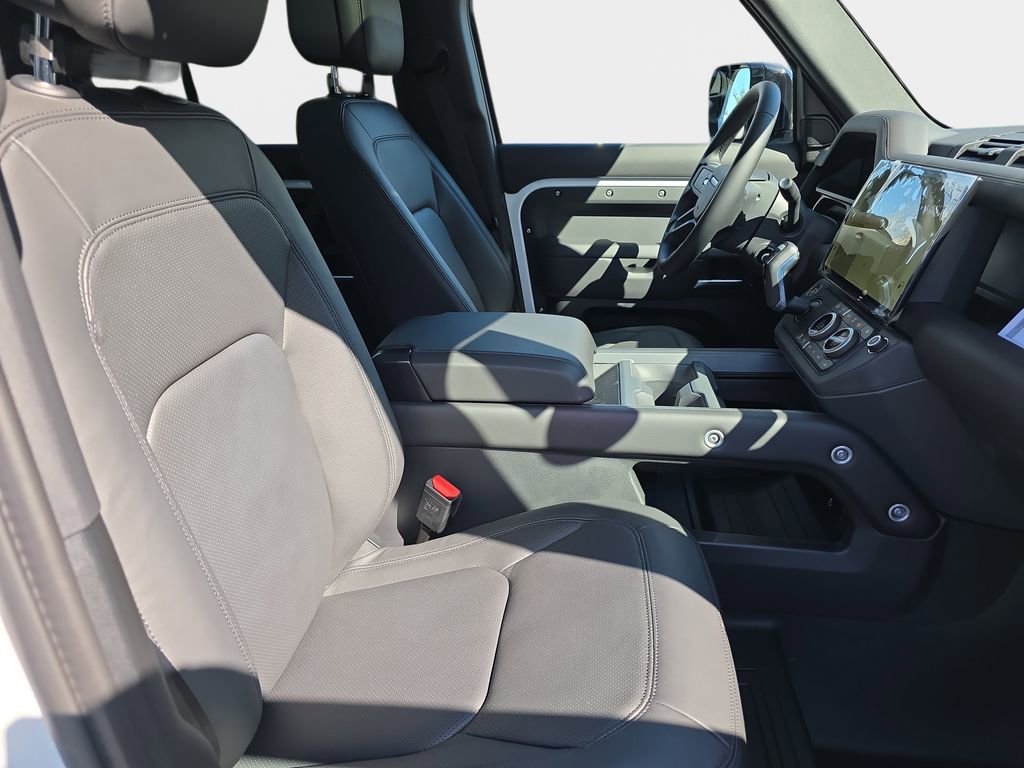 New 2026 Land Rover Defender 110 X-Dynamic SE image 10