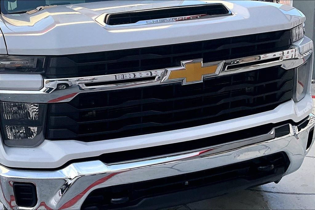 Used 2024 Chevrolet Silverado 3500 LT image 25