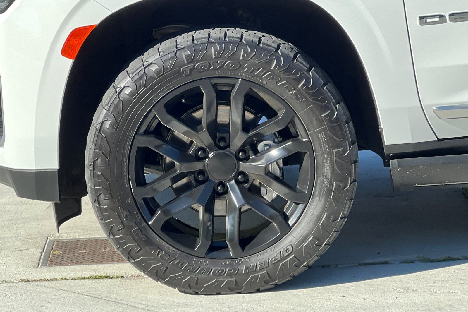 Used 2021 GMC Yukon Denali w/ Denali Premium Package image 28