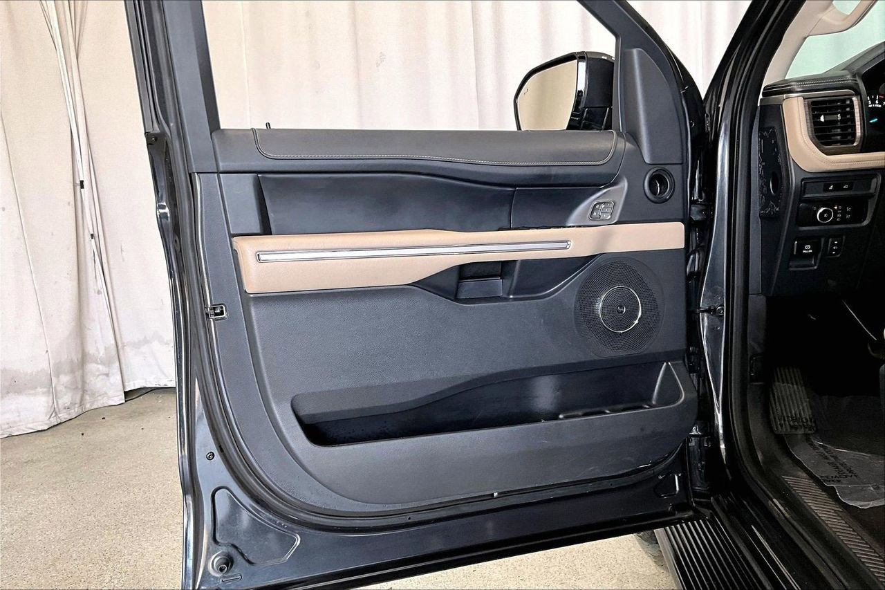 Used 2024 Ford Expedition Limited image 25