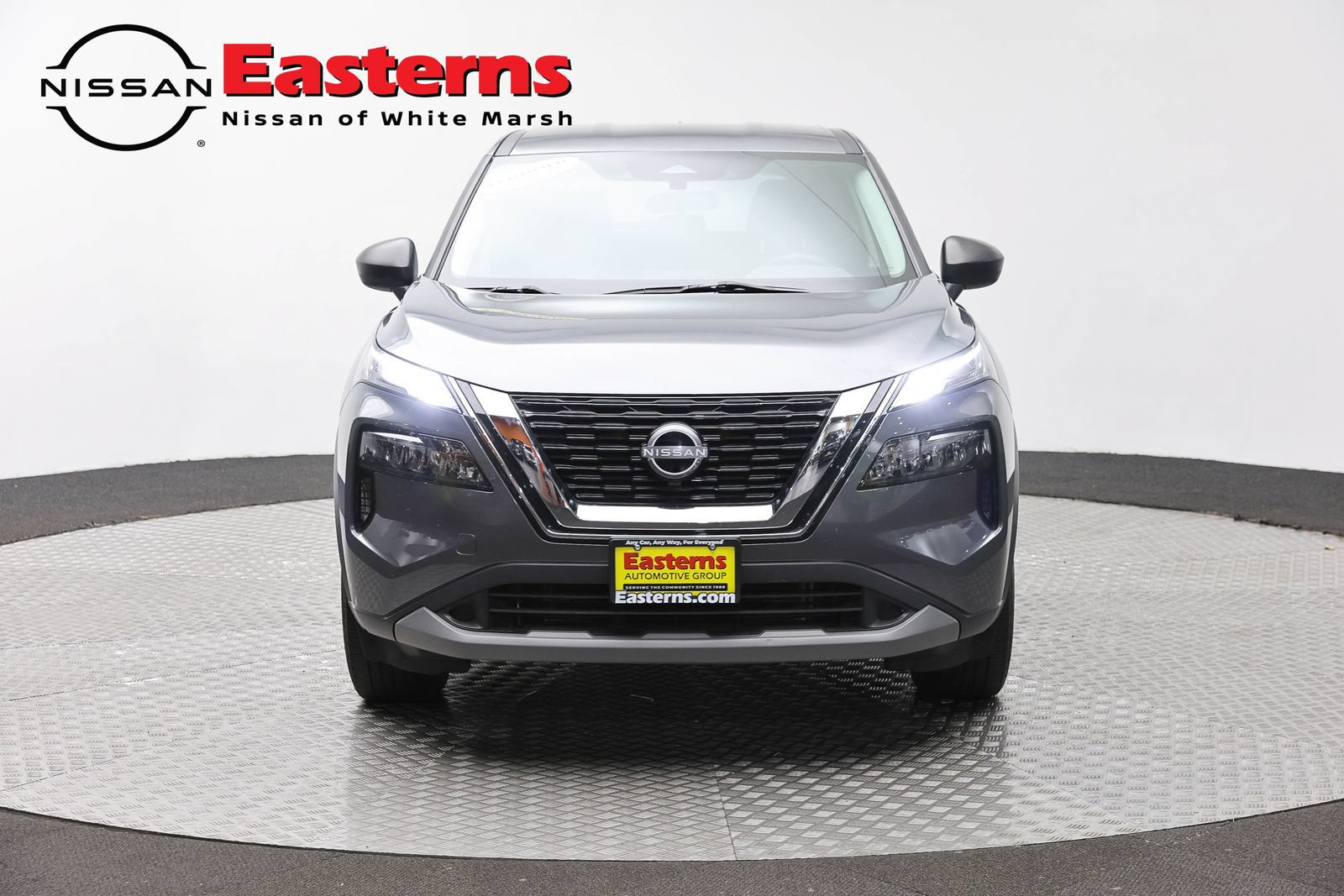 Used 2023 Nissan Rogue S AWD/4WD image 2