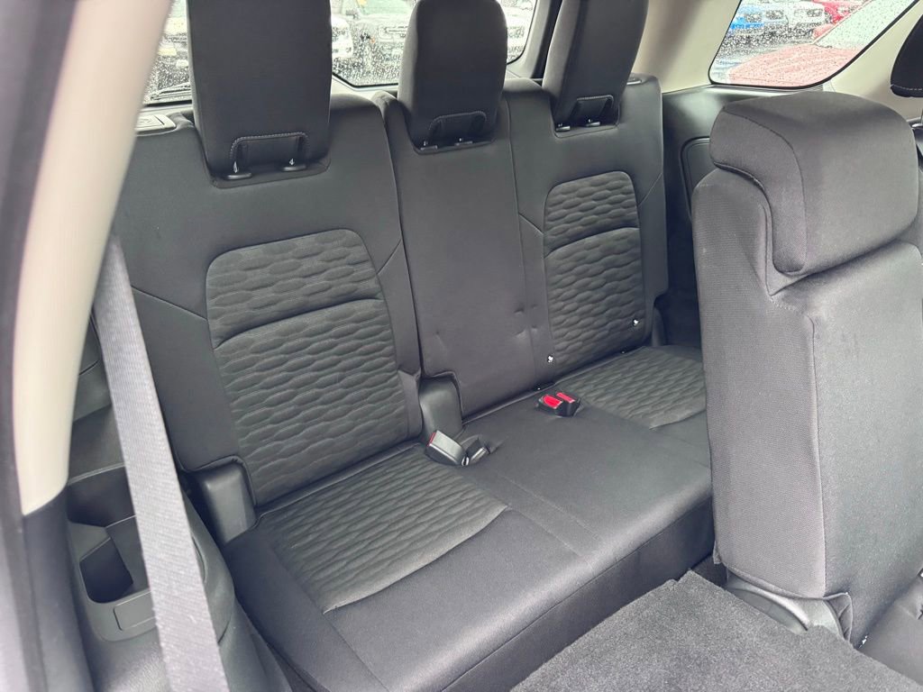 Used 2025 Nissan Pathfinder S image 29