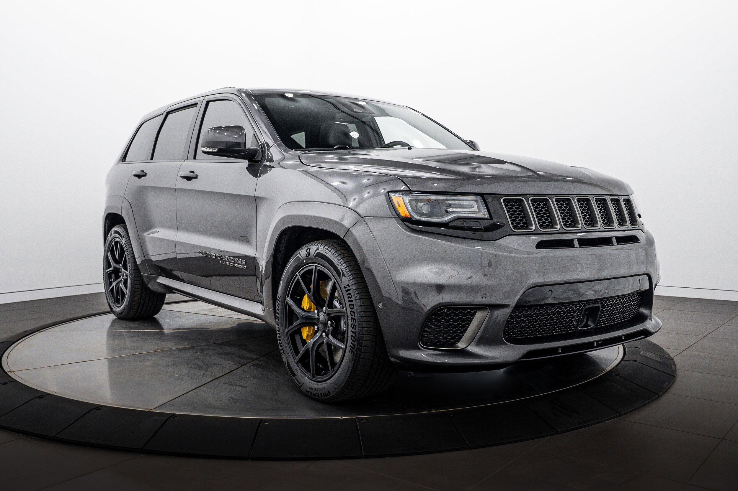 Used 2018 Jeep Grand Cherokee Trackhawk AWD/4WD image 2