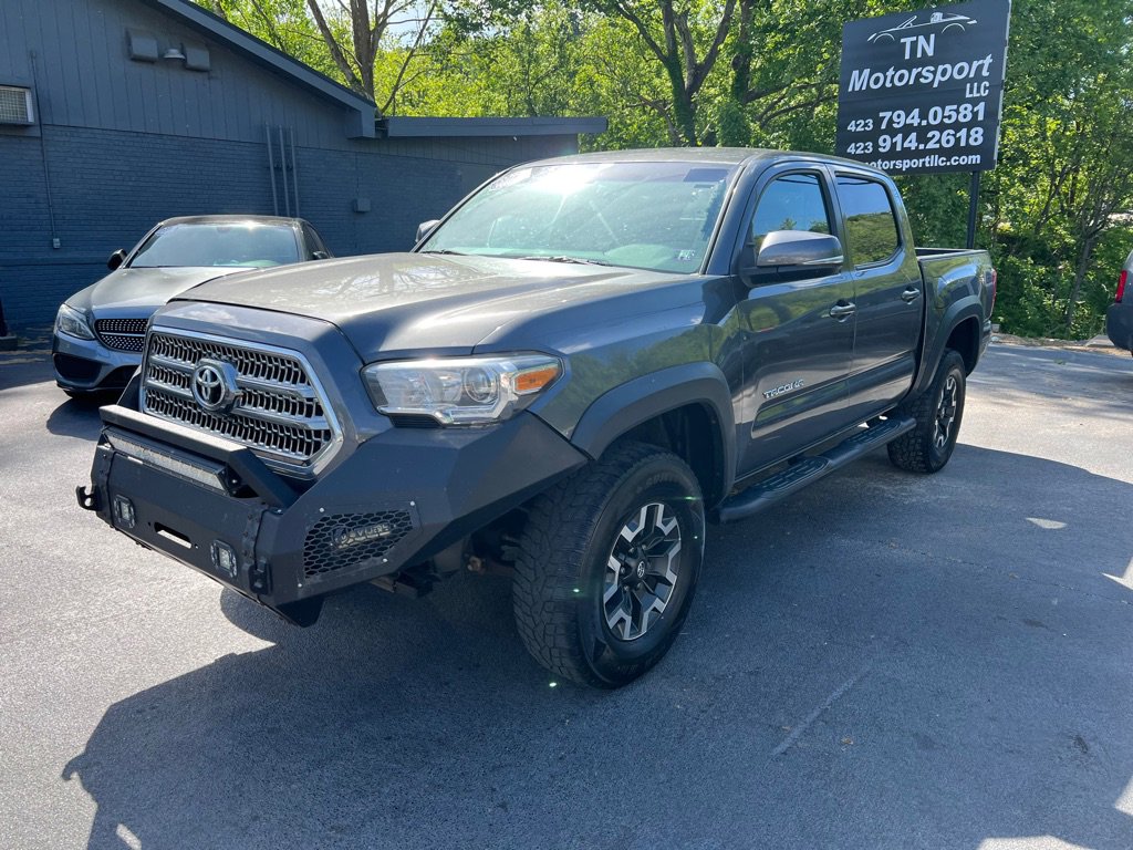 Used 2017 Toyota Tacoma TRD Off-Road image 5