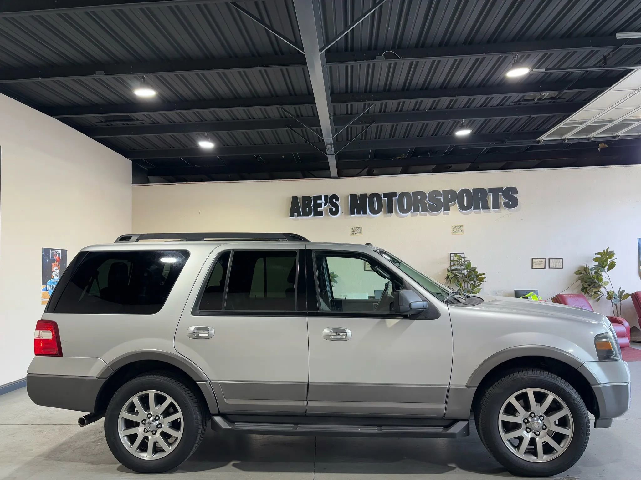 Used 2011 Ford Expedition XLT w/ 203A Rapid Spec Order Code image 4