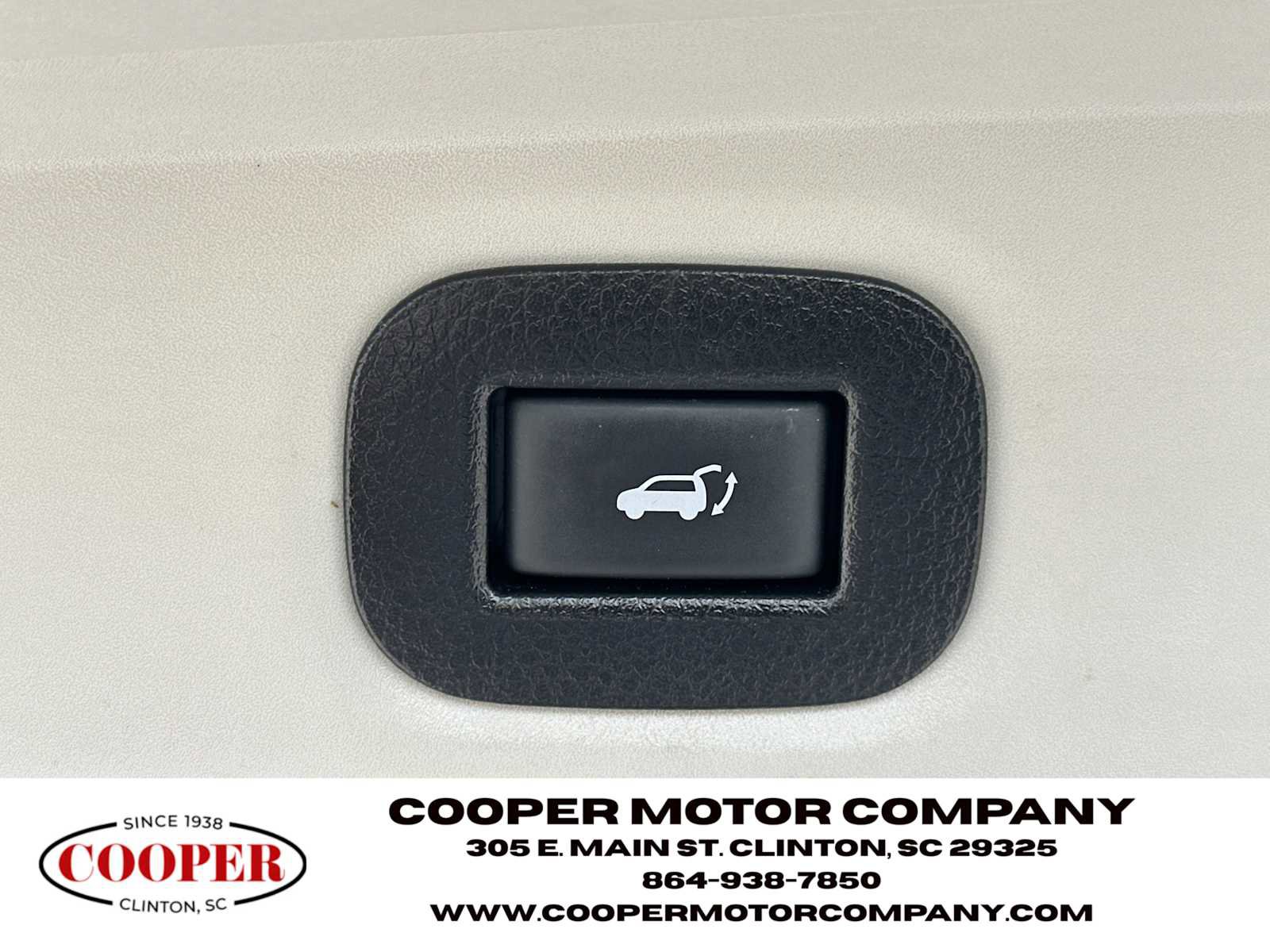 Used 2018 Nissan Rogue SV w/ Premium Package image 19