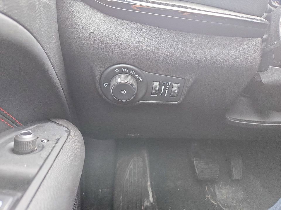 Used 2025 Jeep Compass Trailhawk image 20