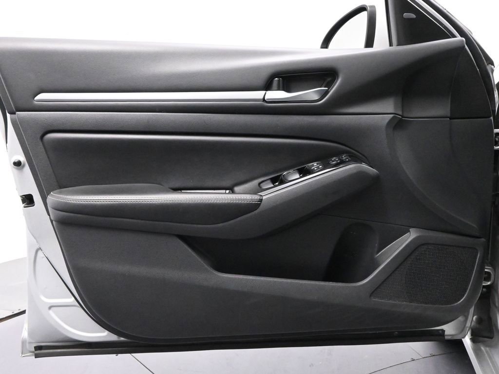 Used 2023 Nissan Altima 2.5 SV image 16