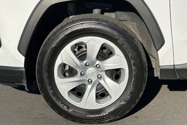 Used 2025 Toyota RAV4 LE AWD/4WD image 30