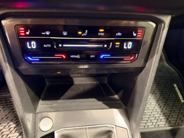 Used 2024 Volkswagen Tiguan SE AWD/4WD image 23