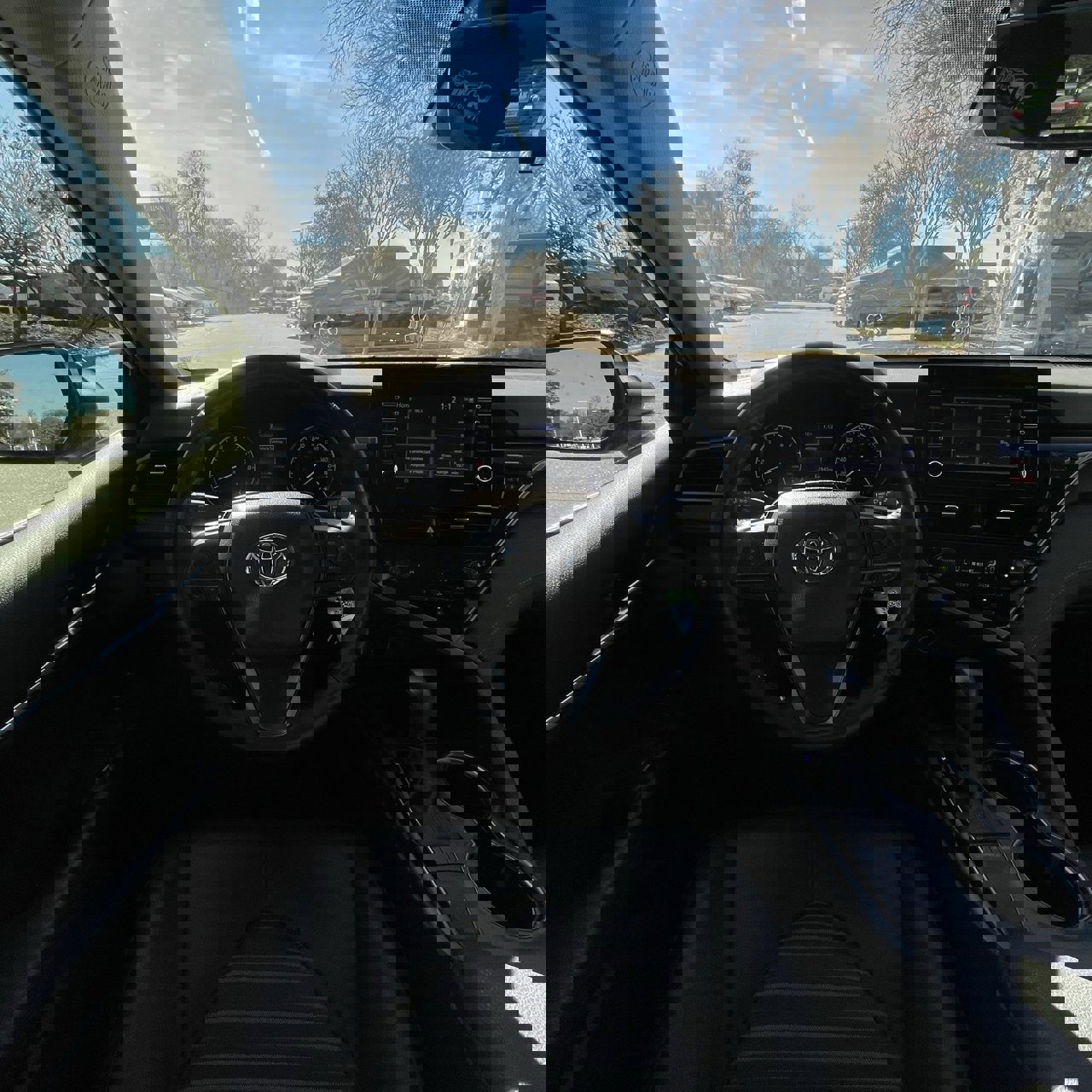 Used 2024 Toyota Camry SE image 11