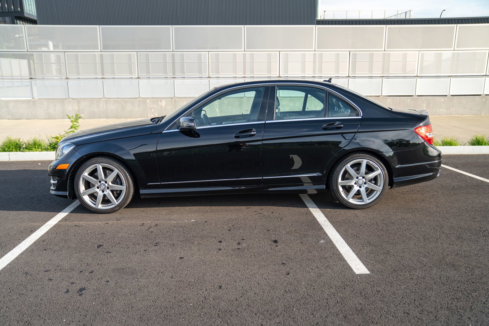 Used 2014 Mercedes-Benz C 300 4MATIC Sedan image 2
