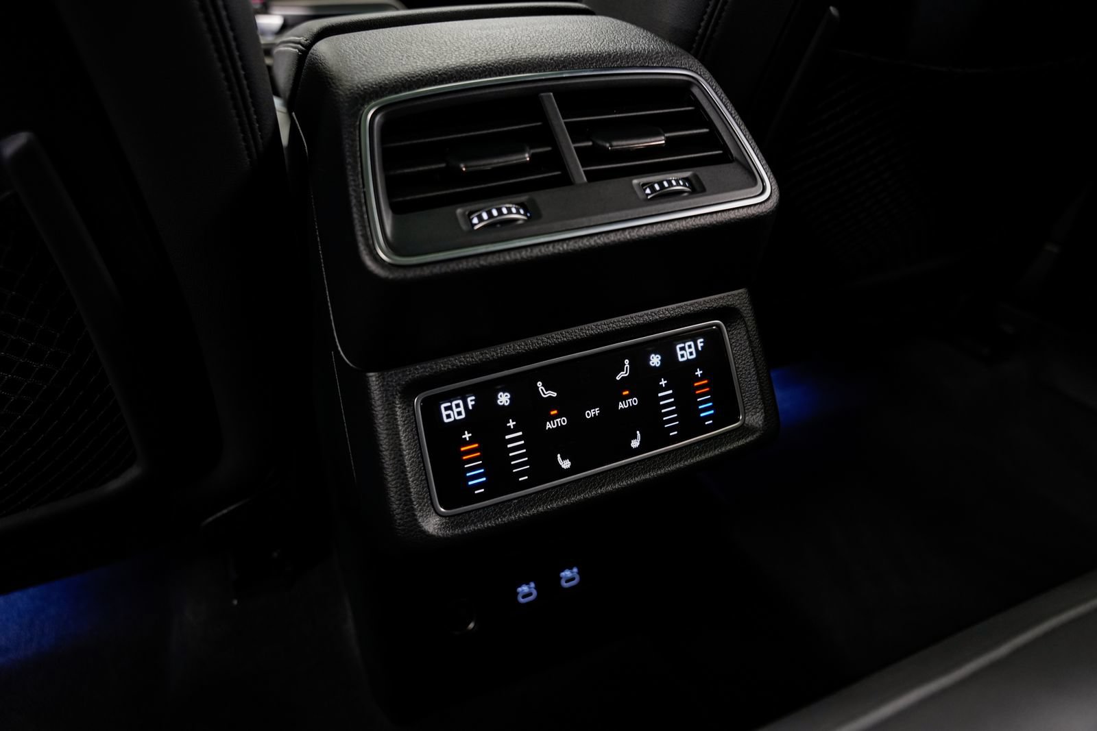 Used 2021 Audi e-tron Premium Plus w/ Premium Plus Package AWD/4WD image 36
