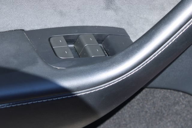 Used 2024 Tesla Model Y Long Range AWD/4WD image 10
