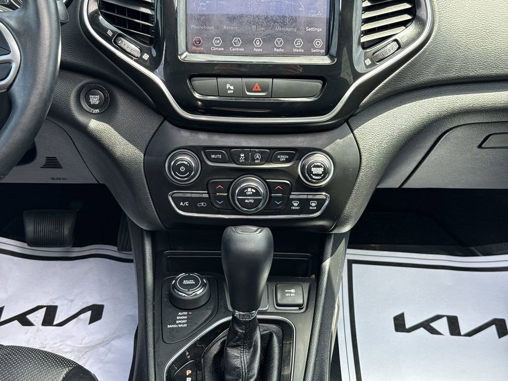 Used 2019 Jeep Cherokee Limited AWD/4WD image 17