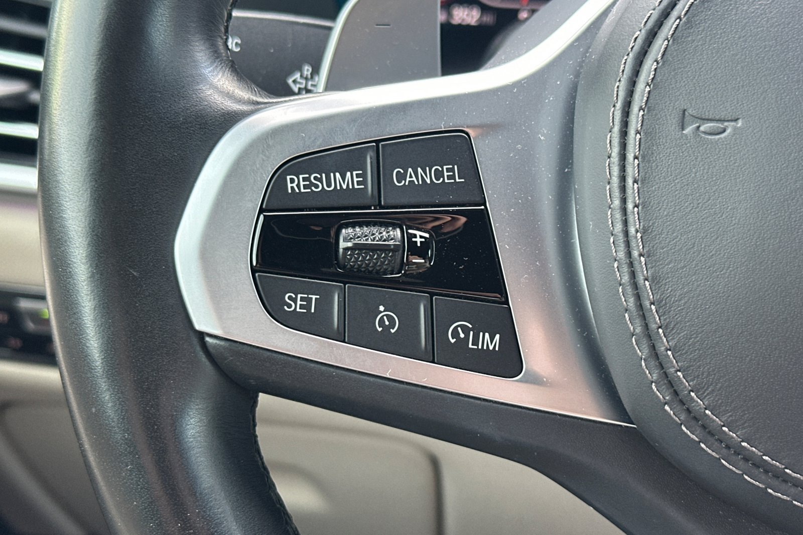Used 2021 BMW X5 xDrive40i w/ M Sport Package AWD/4WD image 37