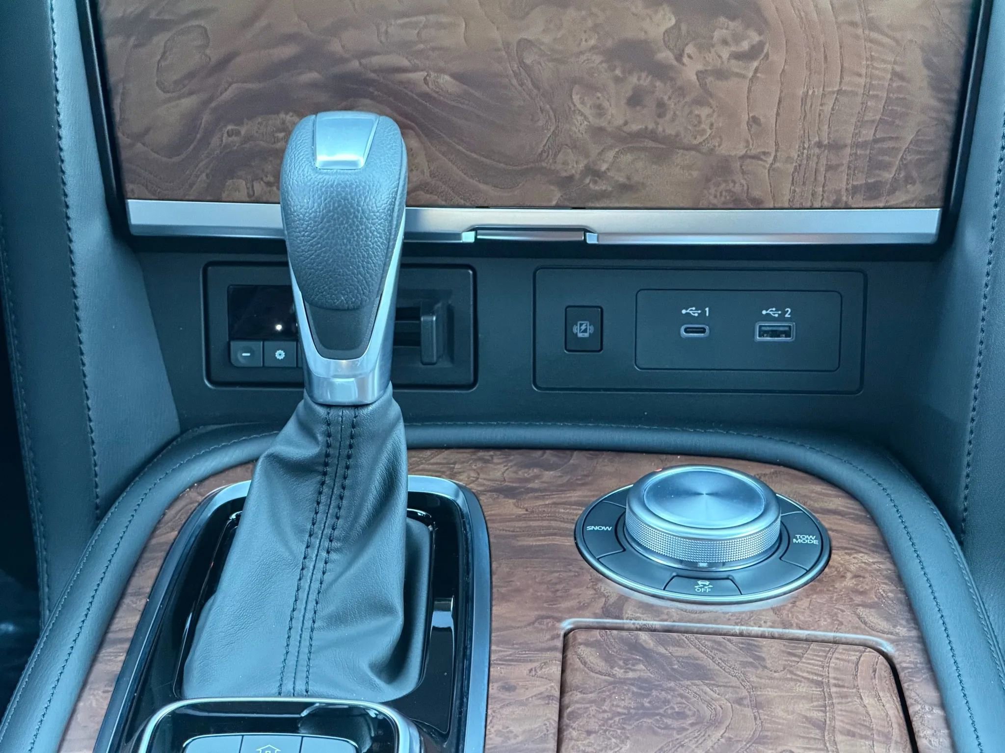 Used 2024 Nissan Armada SL w/ Captain's Chairs Package image 20