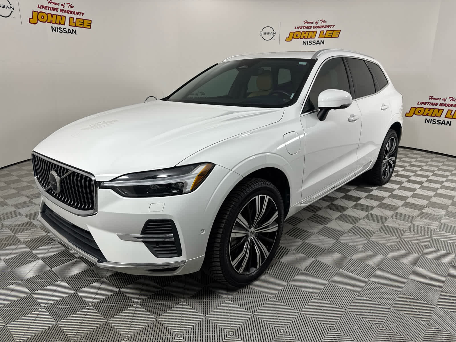 Used 2022 Volvo XC60 T8 Inscription w/ Advanced Package image 1
