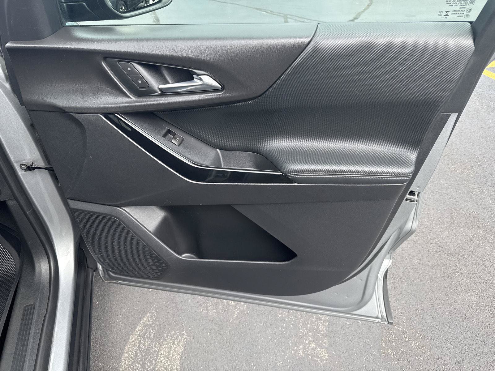 Used 2026 Chevrolet Equinox LT w/ LPO, Floor Liner Package AWD/4WD image 16