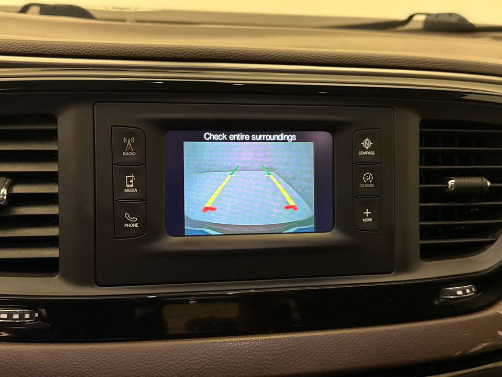 Used 2017 Chrysler Pacifica Touring image 27