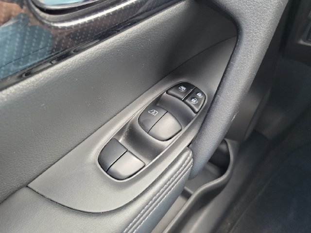 Used 2019 Nissan Rogue SL FWD image 27