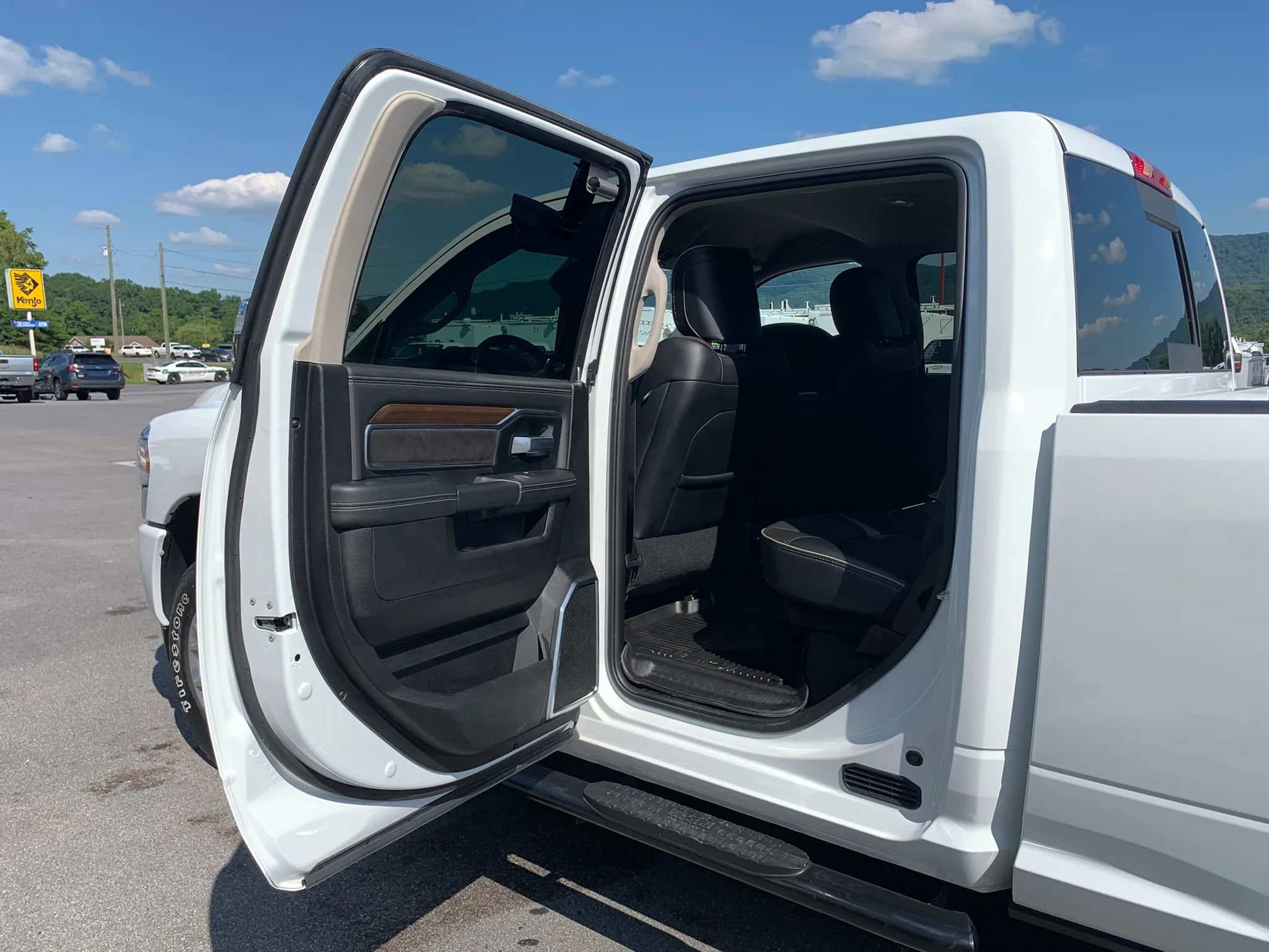 Used 2024 RAM 2500 Laramie AWD/4WD image 27